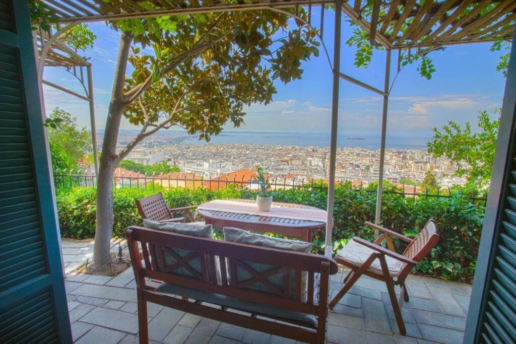 Ano Poli Stay With Private Terrace And View Tesalonika Bagian luar foto